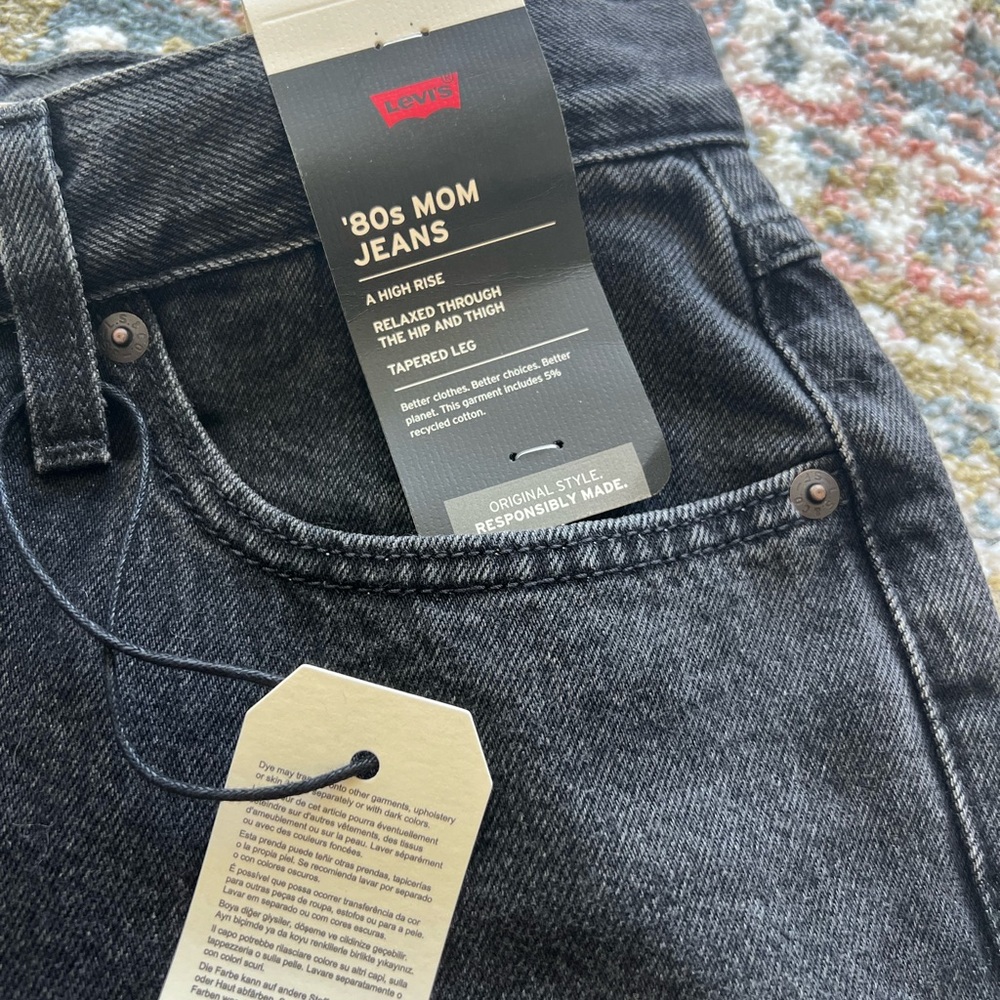 Levi’s 80s Mom Jeans - Picture 4 of 9